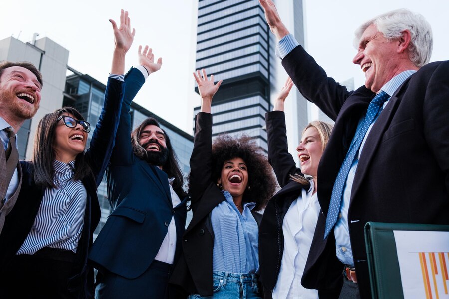group-businessmen-celebrating-good-results-company_592794-641.jpg